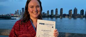 Sustainability Action Boosterin hankekoordinaattori Jasmin Järvinen vastaanotti palkinnon New Yorkissa.